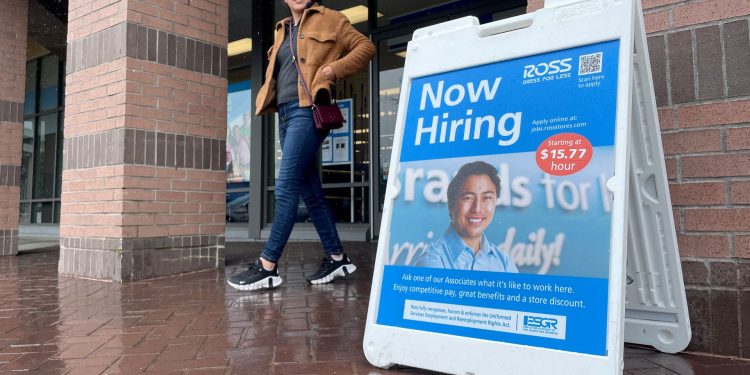 Việc làm tư nhân Mỹ giảm mạnh trong tháng 11