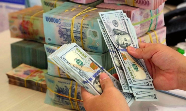 Đổi ngoại tệ sai luật có thể bị tịch thu tiền