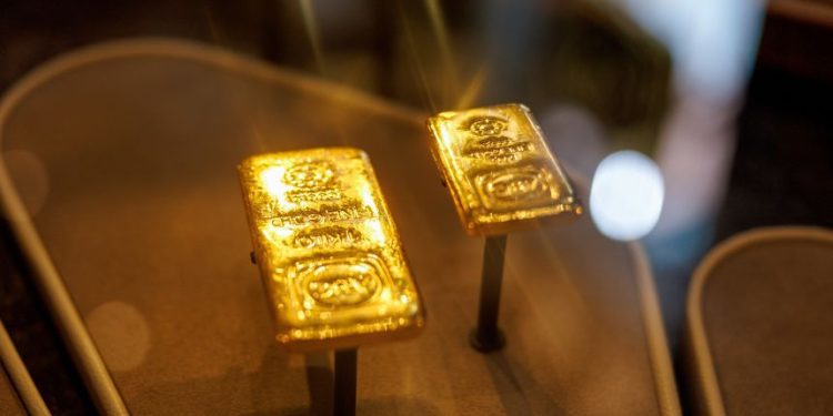 Giá vàng ngày 26/1: vàng thế giới vượt mốc 5.000 USD/ounce