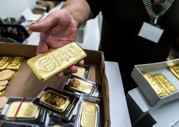 Giá vàng ngày 08/01: vàng SJC bất ngờ giảm 500.000 đồng