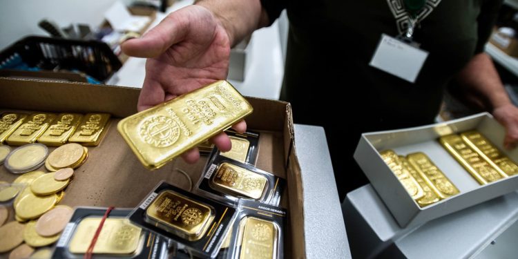 Giá vàng ngày 08/01: vàng SJC bất ngờ giảm 500.000 đồng