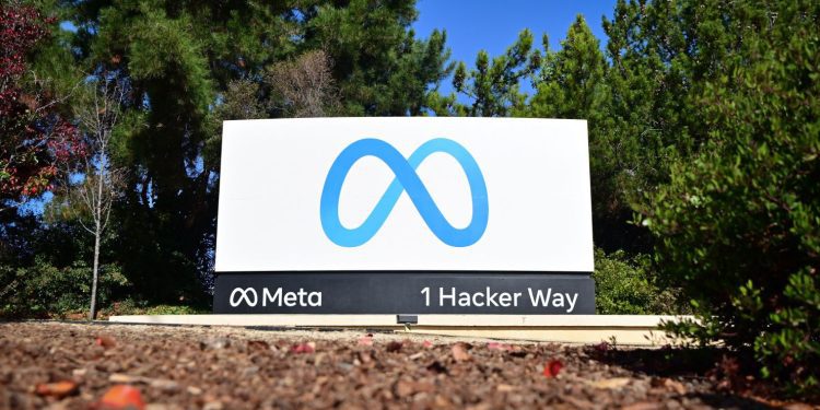 Cổ phiếu Microsoft lao dốc, Meta tăng mạnh: Lợi nhuận Big Tech phát tín hiệu cảnh báo