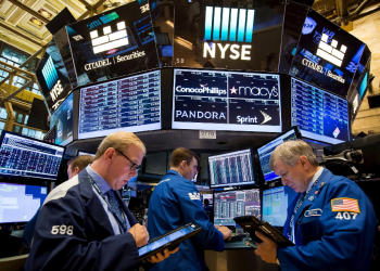 Phố Wall giảm điểm, cổ phiếu công nghệ bị bán tháo mạnh