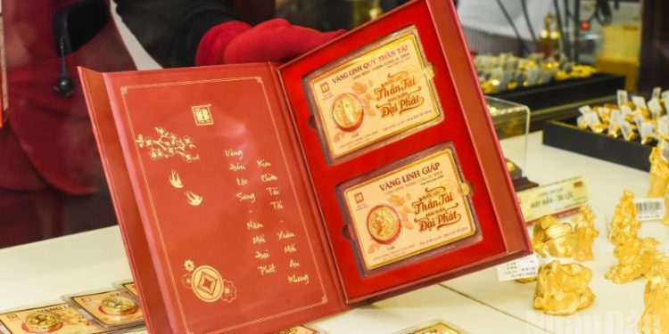 Giá vàng ngày 27/02: vàng SJC giảm tới 1 triệu đồng/lượng sau ngày vía Thần Tài