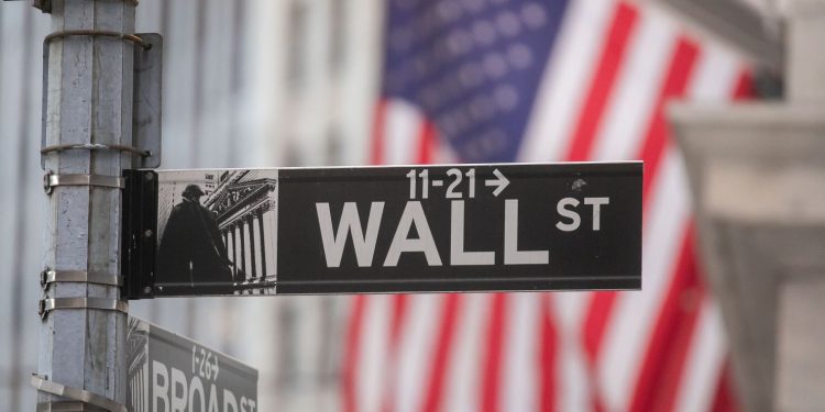 Chứng khoán Mỹ bật tăng khi giá dầu hạ nhiệt 