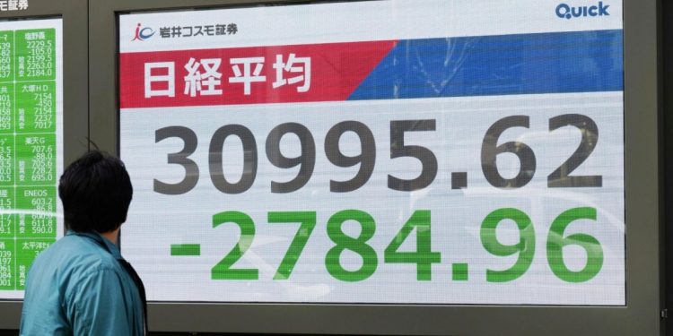 Chứng khoán châu Á lao dốc vì lo ngại chiến sự vùng Vịnh kéo dài