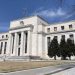 Ông Trump tiếp tục yêu cầu Fed cắt giảm lãi suất khi giá dầu tăng vọt