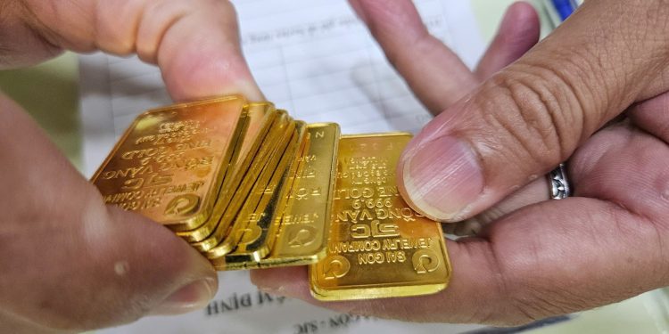 Giá vàng ngày 10/03: vàng SJC tăng lên mức 185,5 triệu đồng/lượng