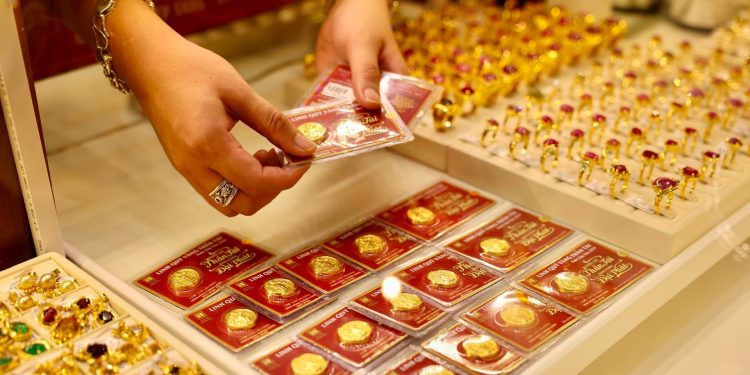Giá vàng ngày 27/03: Vàng trong nước và quốc tế đồng loạt giảm