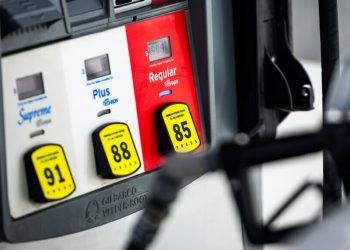 Giá xăng tại Mỹ đã tăng 30% kể từ khi khủng hoảng Trung Đông bắt đầu