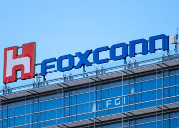 Foxconn tăng trưởng mạnh nhờ AI nhưng cảnh báo rủi ro địa chính trị