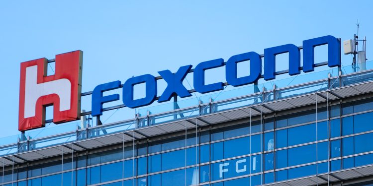 Doanh thu quý I của Foxconn tăng gần 30%