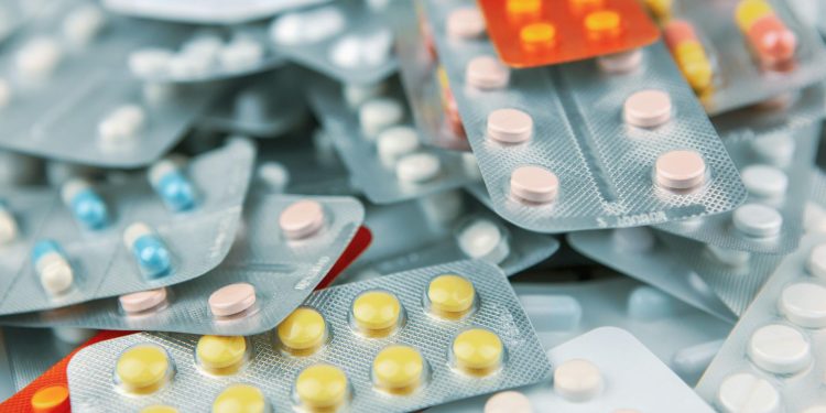 Ông Trump áp thuế 100% với dược phẩm nhập khẩu