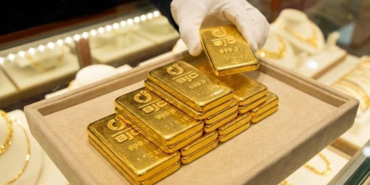 Giá vàng ngày 22/04: Vàng trong nước “bốc hơi” mạnh