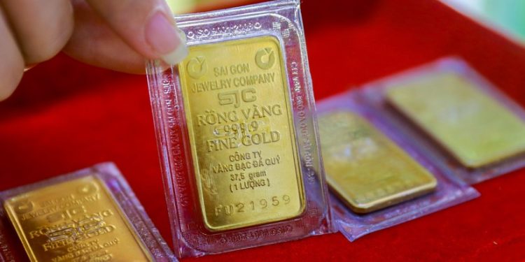 Giá vàng ngày 14/04: Vàng nội địa giảm sâu, thế giới nỗ lực hồi phục