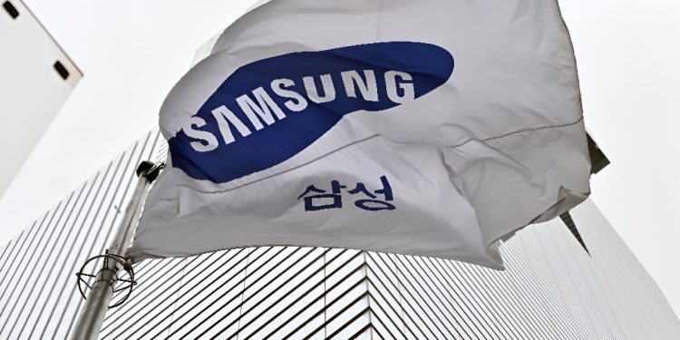 Chính phủ Hàn Quốc can thiệp khẩn cấp ngăn cuộc đình công lịch sử tại Samsung