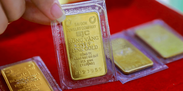 Giá vàng ngày 22/05: Vàng miếng SJC vượt mốc 162,4 triệu đồng