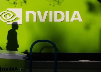 Nvidia vượt kỳ vọng doanh thu nhưng cổ phiếu vẫn giảm trước áp lực cạnh tranh 