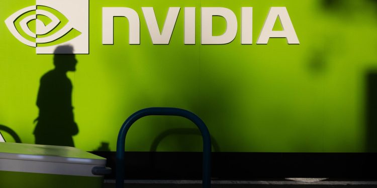Nvidia vượt kỳ vọng doanh thu nhưng cổ phiếu vẫn giảm trước áp lực cạnh tranh 