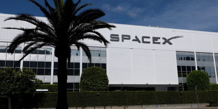 Cổ phiếu ngành hàng không vũ trụ Mỹ đồng loạt tăng trước thềm siêu IPO của SpaceX